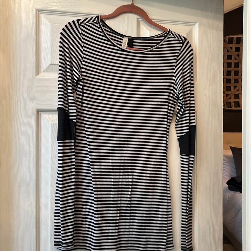 Lululemon long sleeve, black and white stripe size 4